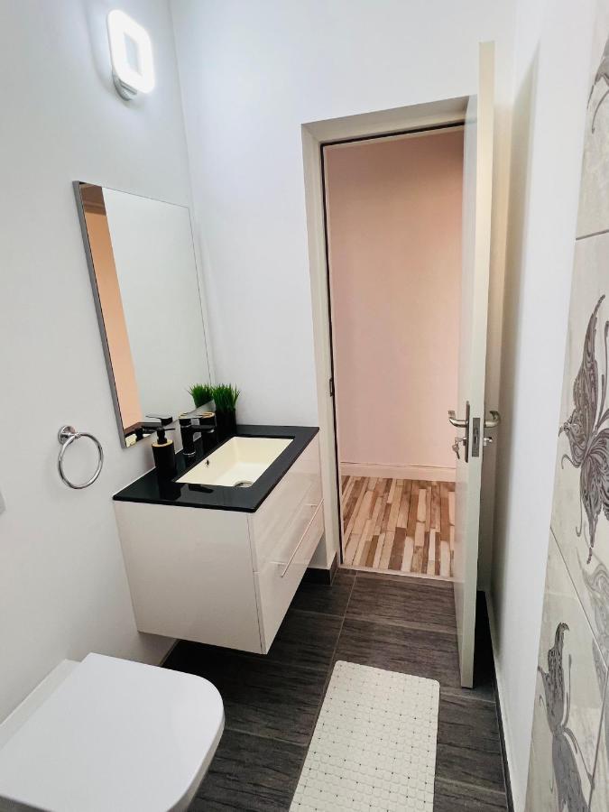 White One Apartment Petrosani Exterior photo